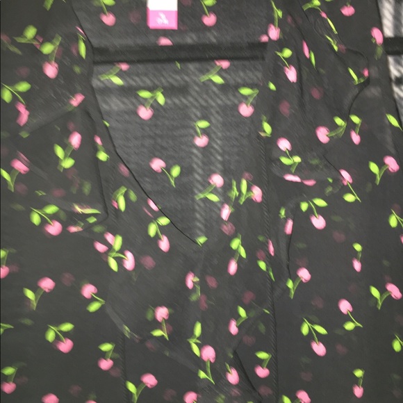 🍒New Black Cherry print Sleeveless sheer ruffle blouse w tassel accent SzM NWOT - Picture 6 of 7